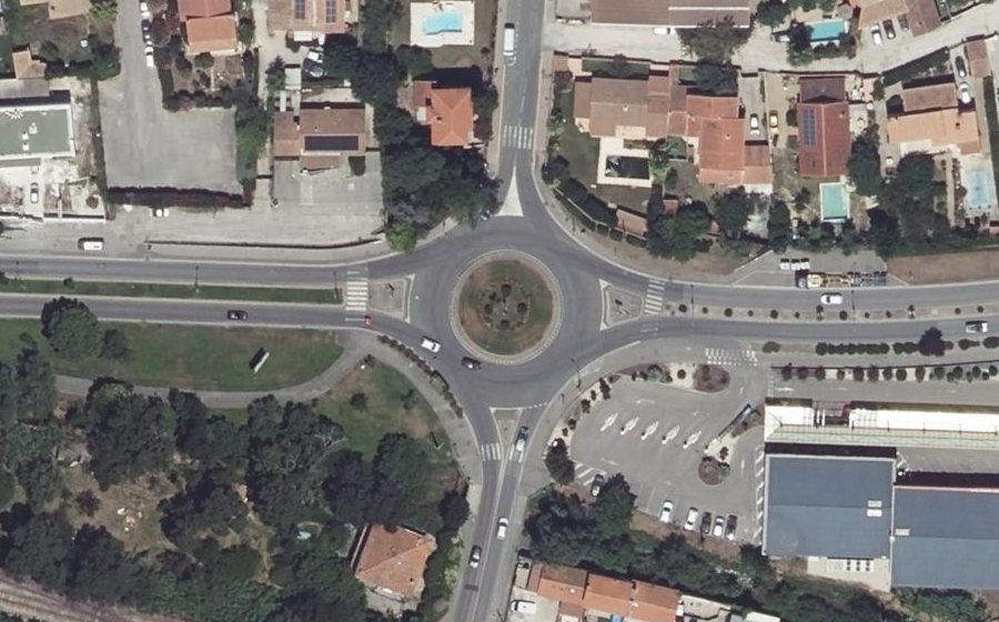 Vue aérienne du Rond-point anonyme n°24929304