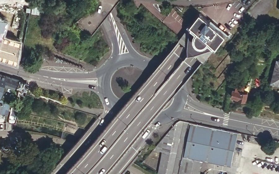 Vue aérienne du Rond-point anonyme n°24930456