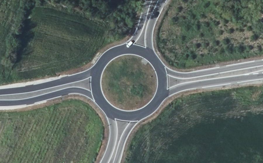 Vue aérienne du Rond-point anonyme n°24934270