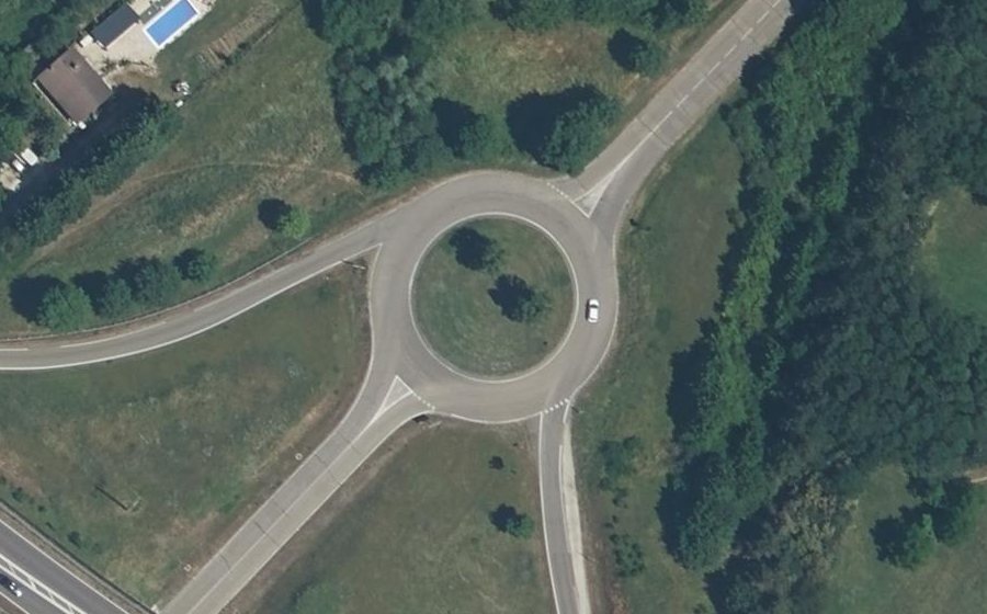 Vue aérienne du Rond-point anonyme n°24940027