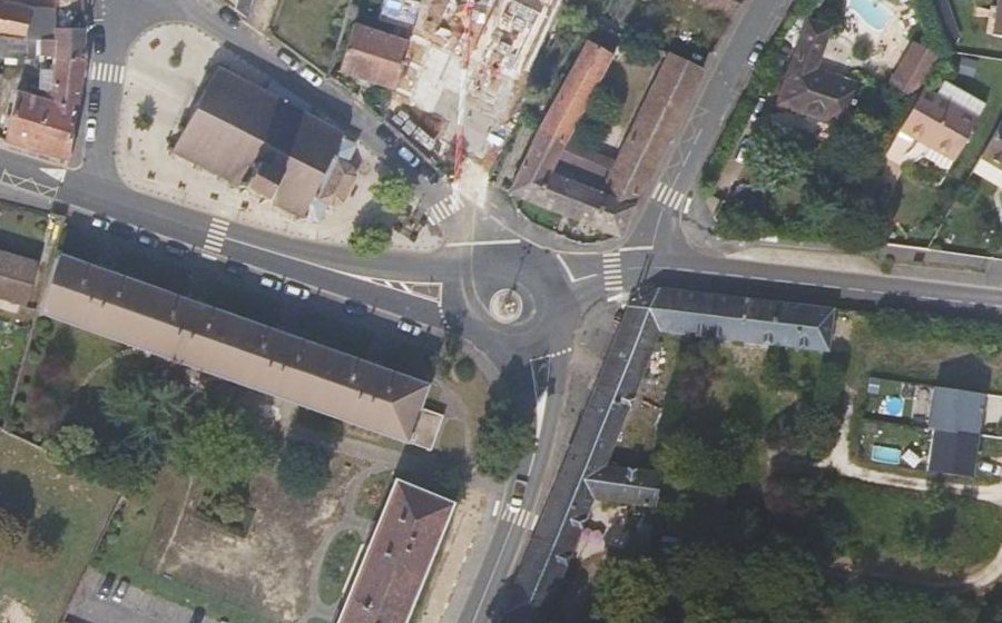 Vue aérienne du Rond-point anonyme n°24941835