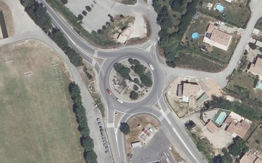 Vue aérienne du Rond-point anonyme n°24942152