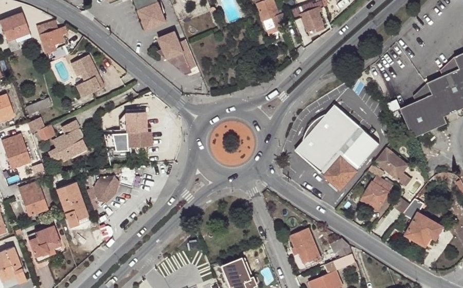 Vue aérienne du Rond-point anonyme n°24951874