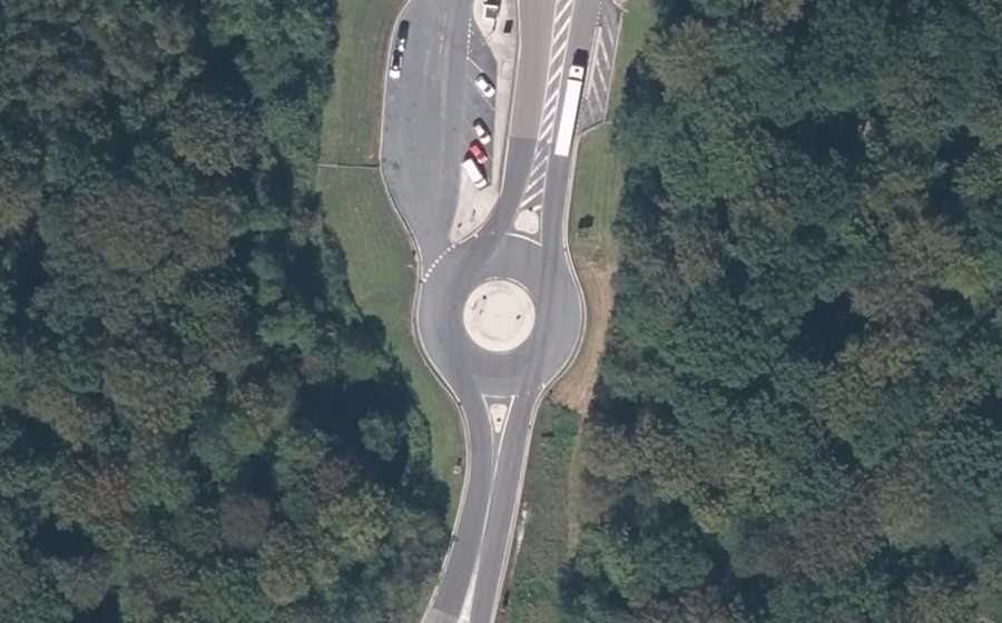 Vue aérienne du Rond-point anonyme n°249529754