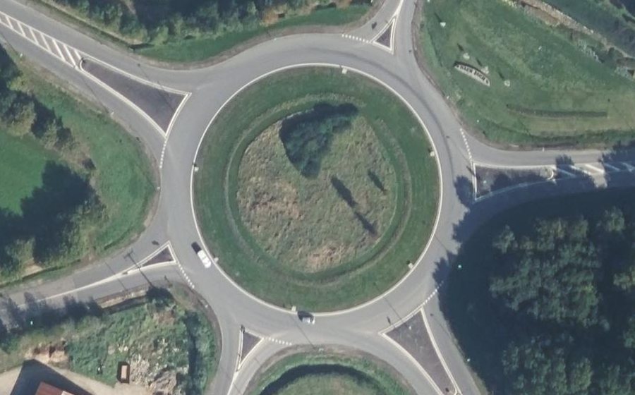 Vue aérienne du Rond-point anonyme n°24961269