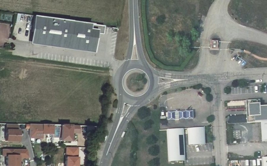 Vue aérienne du Rond-point anonyme n°24966215