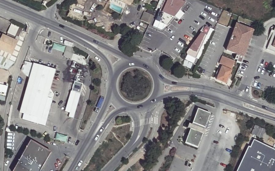 Vue aérienne du Rond-point anonyme n°24967677