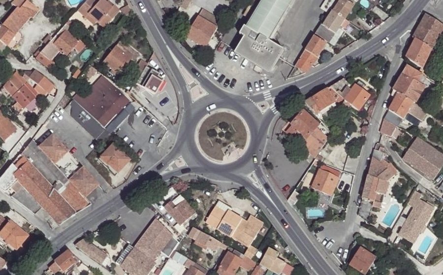 Vue aérienne du Rond-point anonyme n°24967734