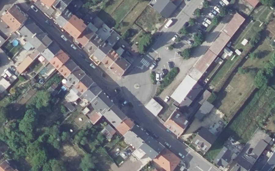 Vue aérienne du Rond-point anonyme n°24968421