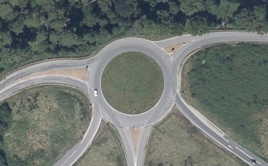 Vue aérienne du Rond-point anonyme n°24969895