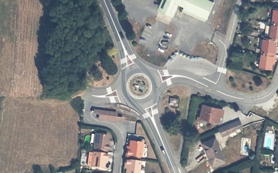 Vue aérienne du Rond-point anonyme n°24970217