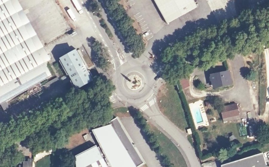 Vue aérienne du Rond-point anonyme n°24973460