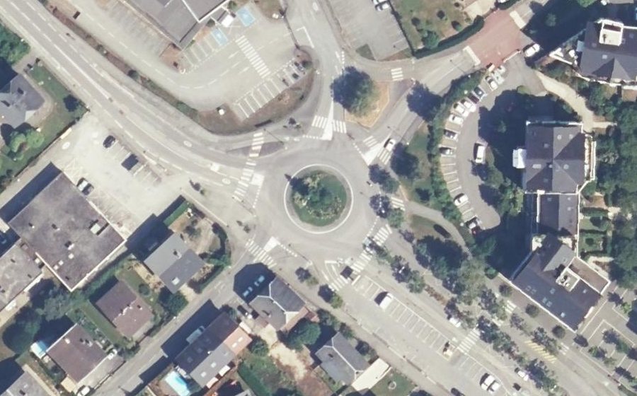 Vue aérienne du Rond-point anonyme n°24975805