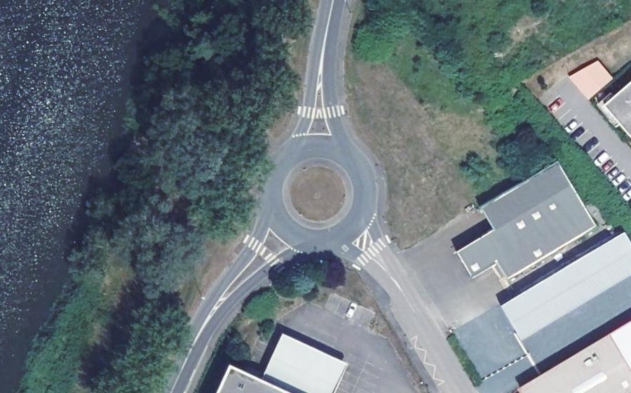Vue aérienne du Rond-point anonyme n°24978671