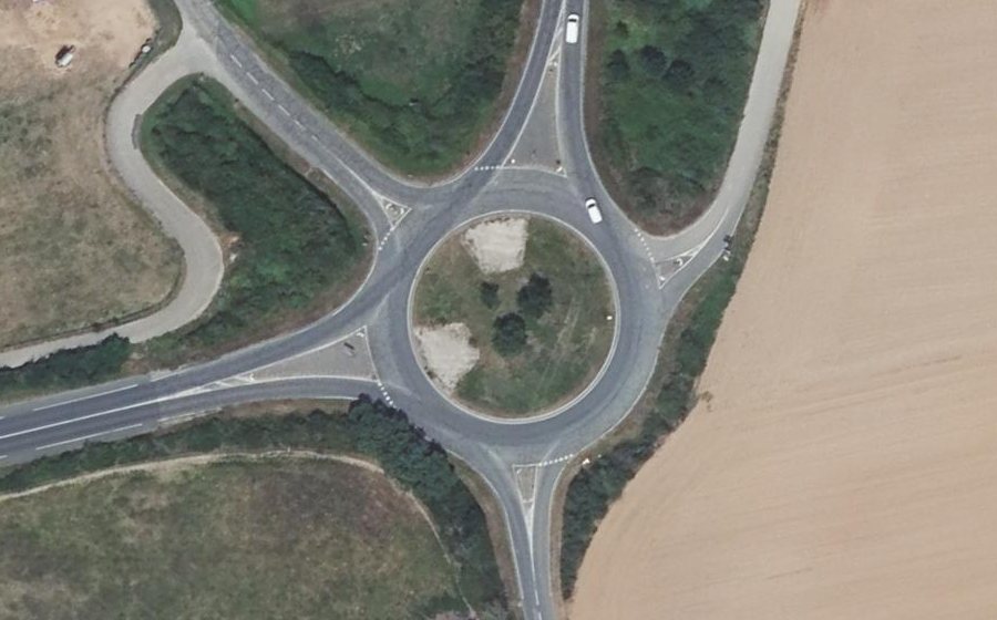 Vue aérienne du Rond-point anonyme n°24981220
