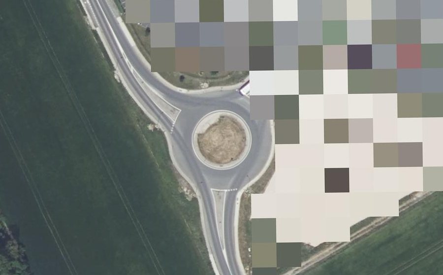 Vue aérienne du Rond-point anonyme n°249962044