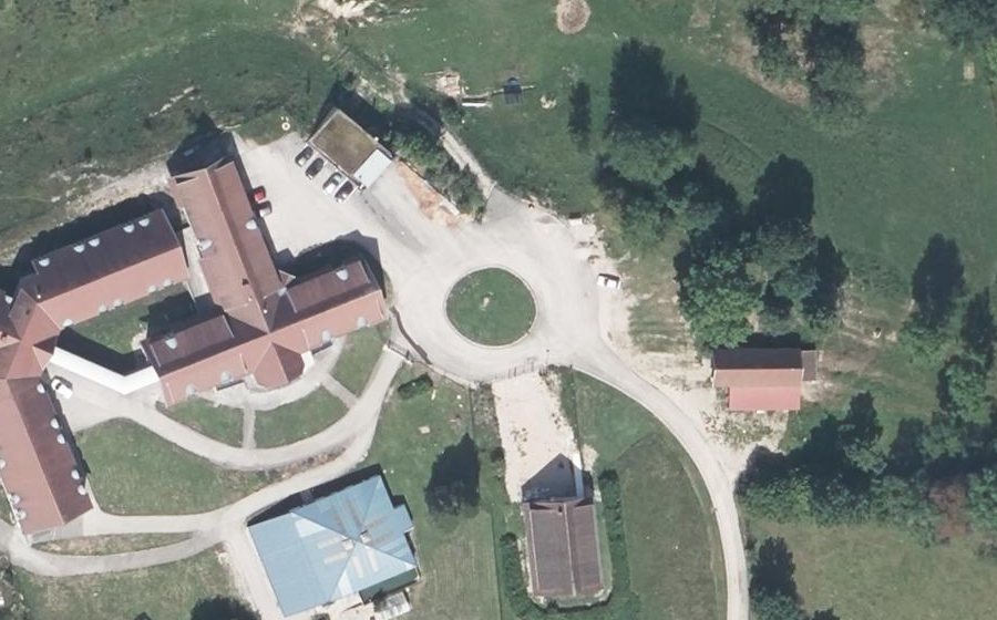 Vue aérienne du Rond-point anonyme n°250082815