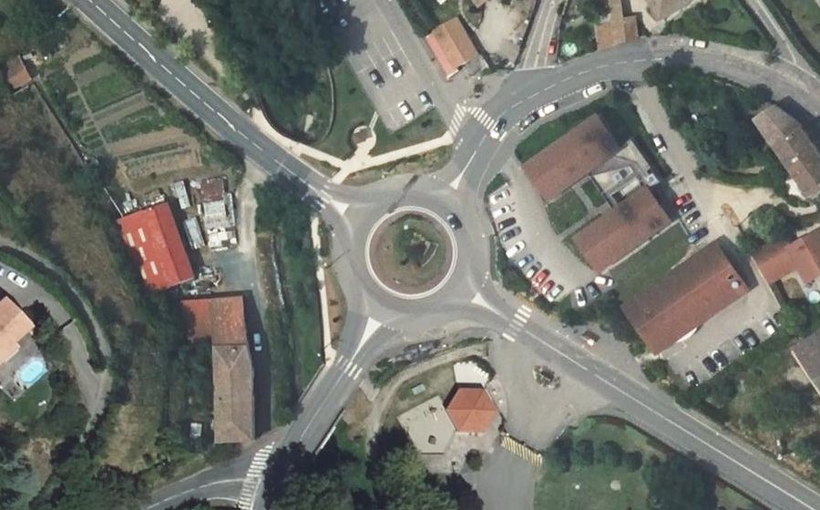 Vue aérienne du Rond-point anonyme n°25009256
