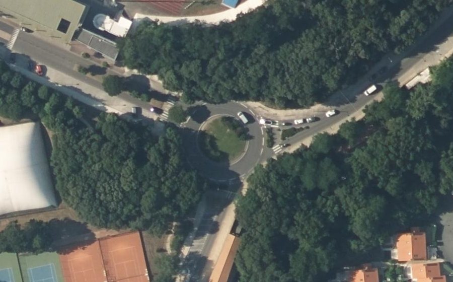 Vue aérienne du Rond-point anonyme n°25010761