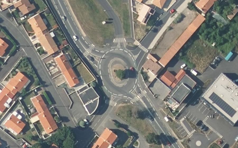 Vue aérienne du Rond-point anonyme n°25010774