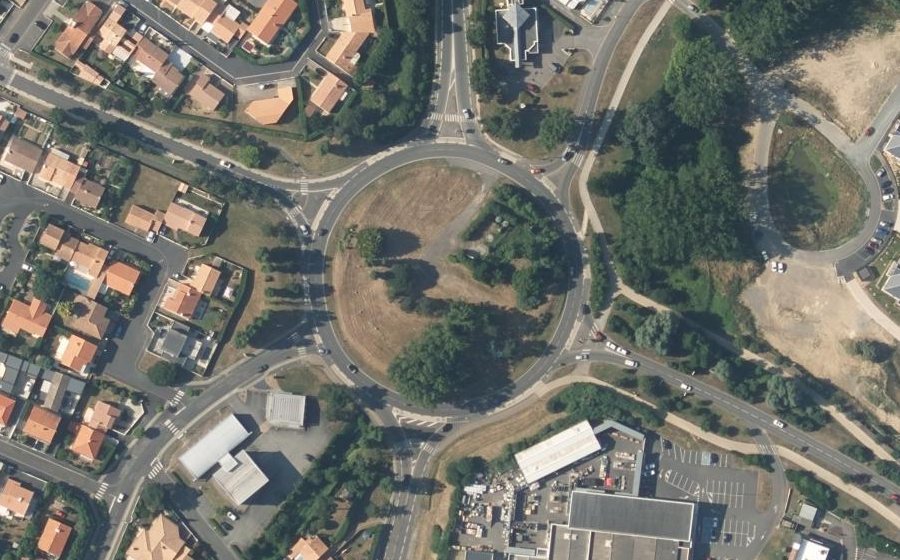 Vue aérienne du Rond-point anonyme n°25010775