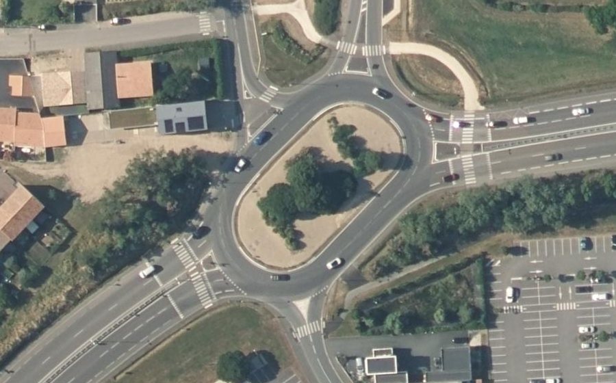 Vue aérienne du Rond-point anonyme n°25020517