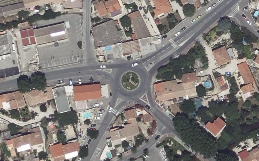 Vue aérienne du Rond-point anonyme n°25021853