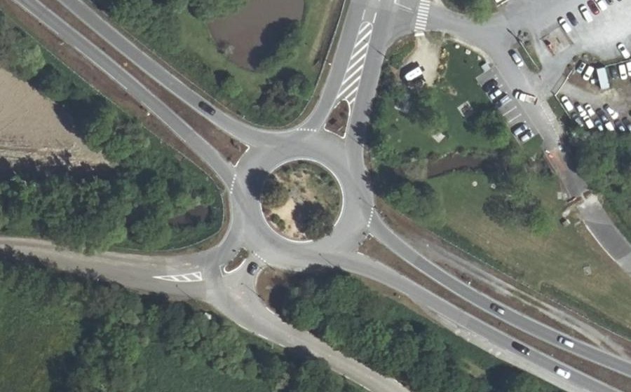 Vue aérienne du Rond-point anonyme n°25022404