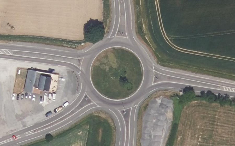 Vue aérienne du Rond-point anonyme n°25023407