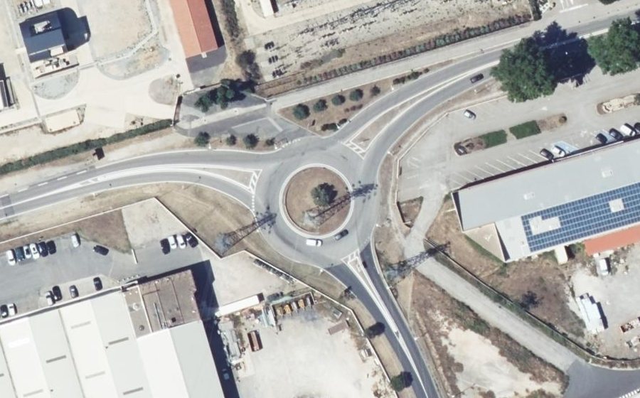 Vue aérienne du Rond-point anonyme n°25025156