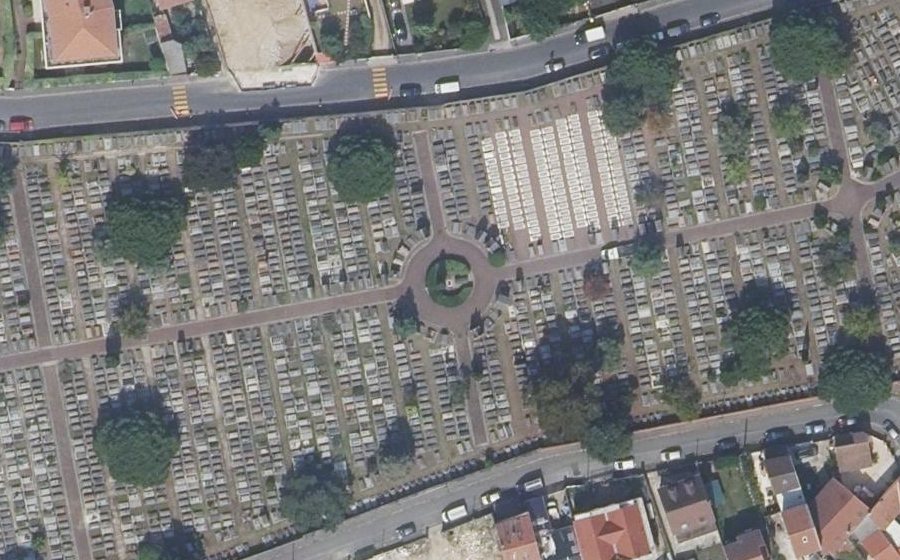 Vue aérienne du Rond-point anonyme n°250287138