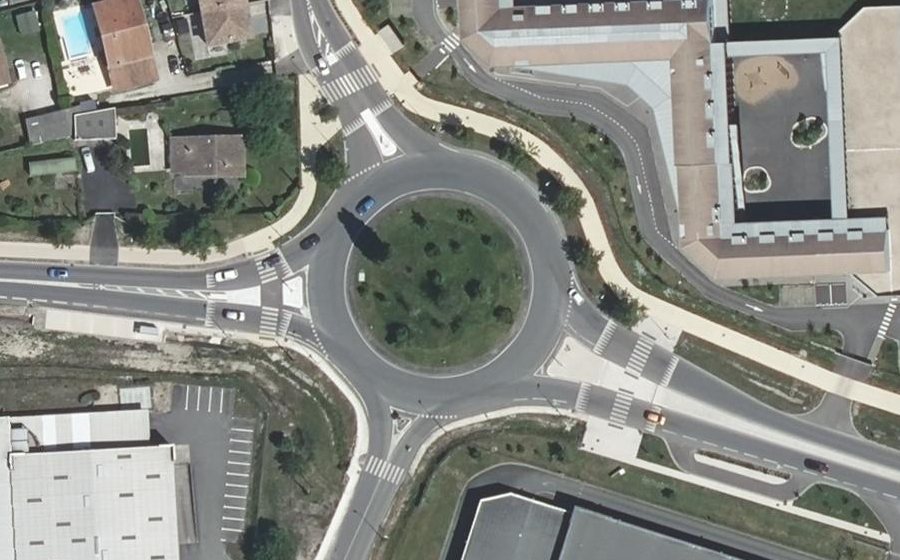 Vue aérienne du Rond-point anonyme n°25029444