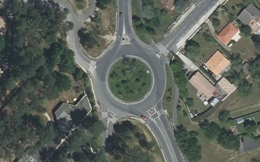 Vue aérienne du Rond-point anonyme n°25029643