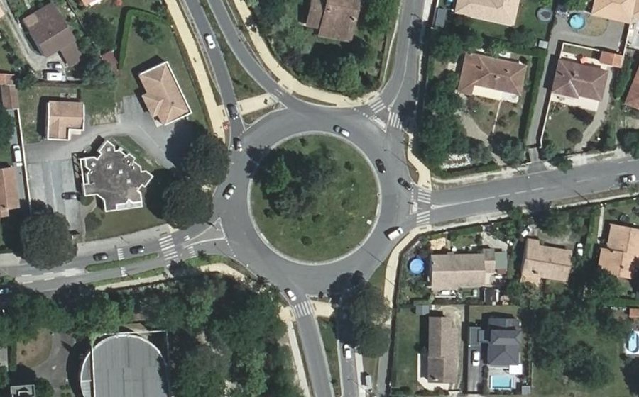 Vue aérienne du Rond-point anonyme n°25029688