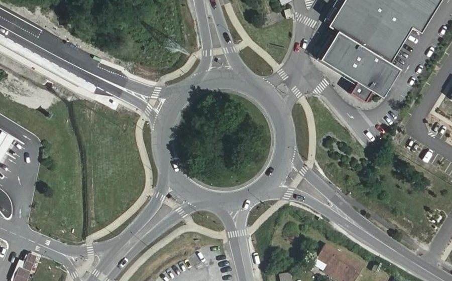 Vue aérienne du Rond-point anonyme n°25029749