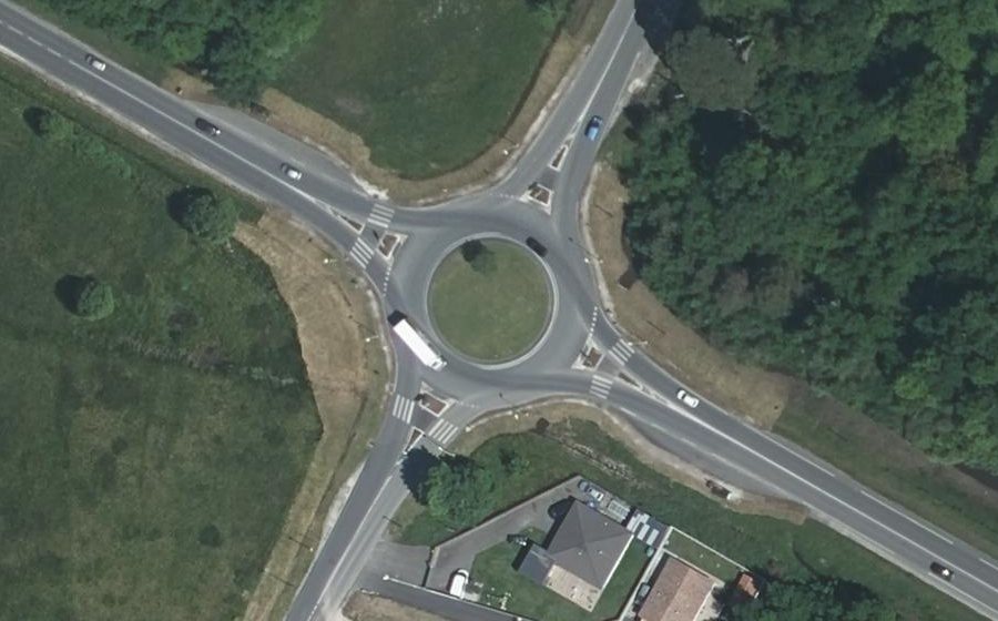 Vue aérienne du Rond-point anonyme n°25029870