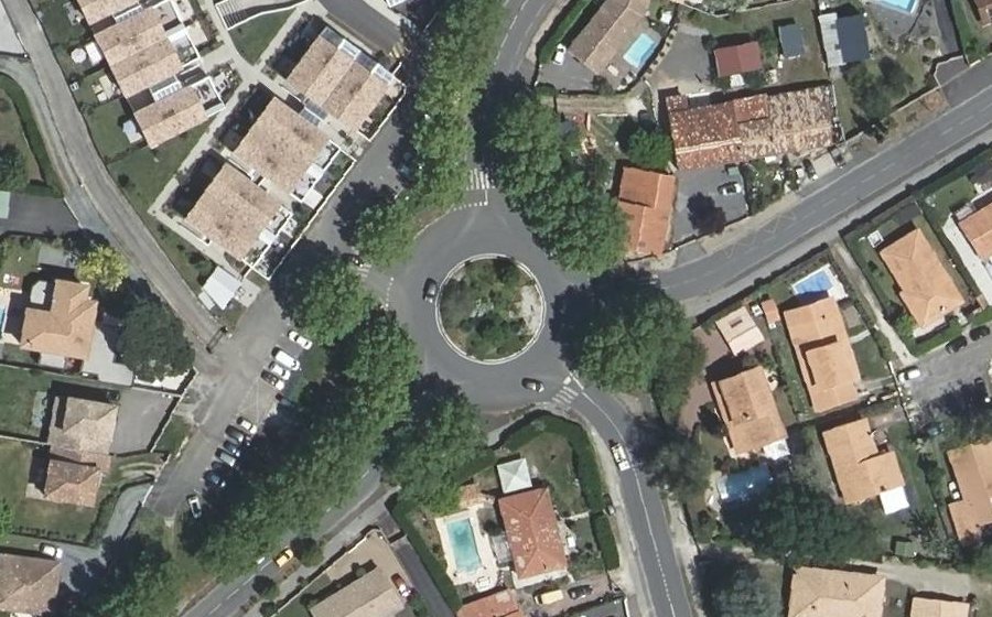 Vue aérienne du Rond-point anonyme n°25030460