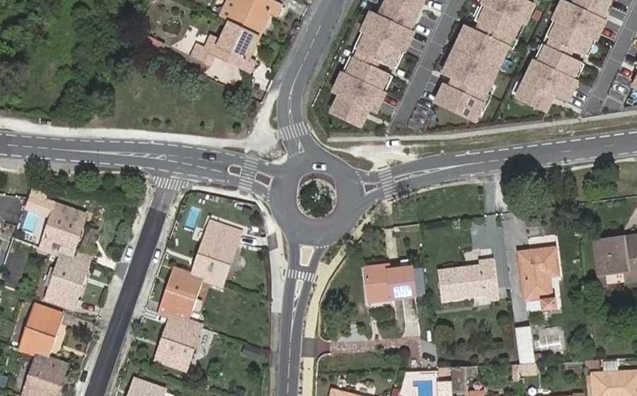 Vue aérienne du Rond-point anonyme n°25031653