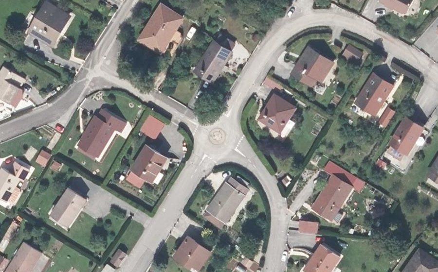 Vue aérienne du Rond-point anonyme n°250327496