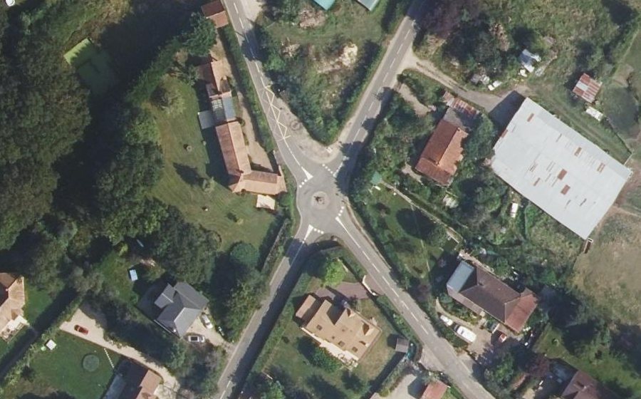 Vue aérienne du Rond-point anonyme n°25034392