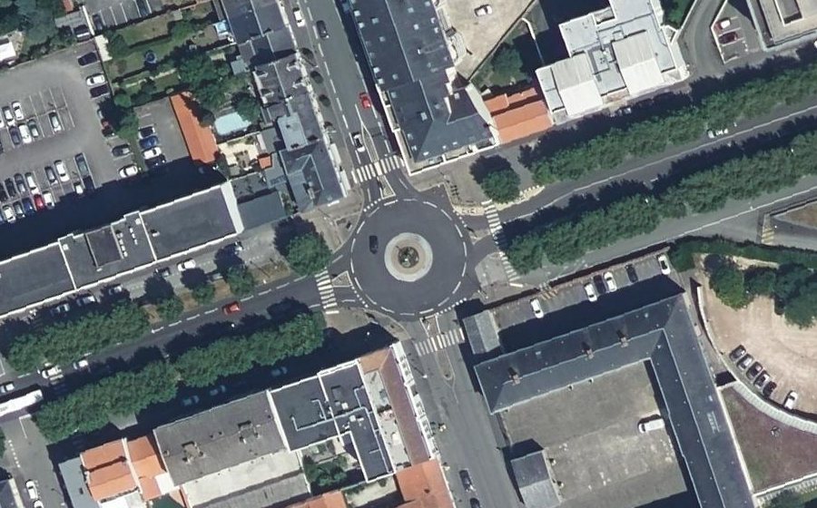 Vue aérienne du Rond-point anonyme n°25034751