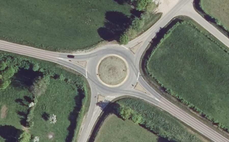 Vue aérienne du Rond-point anonyme n°250367209