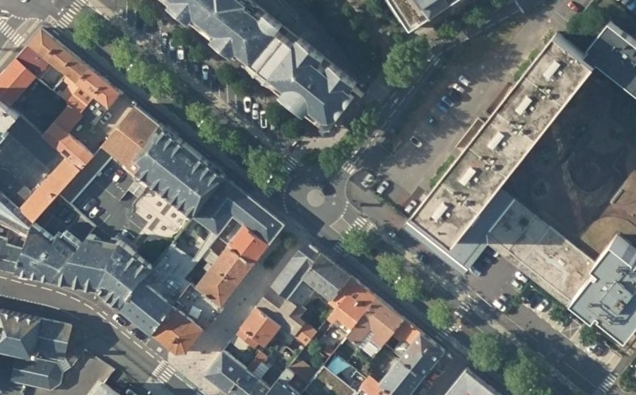 Vue aérienne du Rond-point anonyme n°25041192