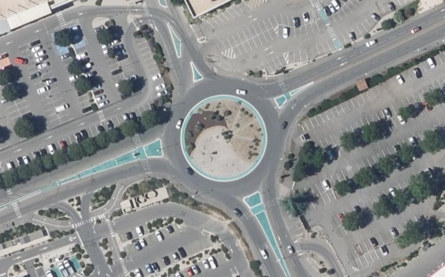 Vue aérienne du Rond-point anonyme n°25047776