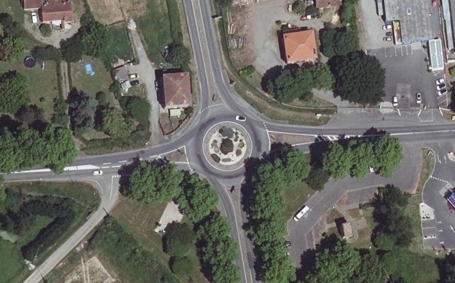 Vue aérienne du Rond-point anonyme n°25050649