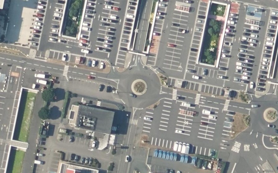 Vue aérienne du Rond-point anonyme n°25050779