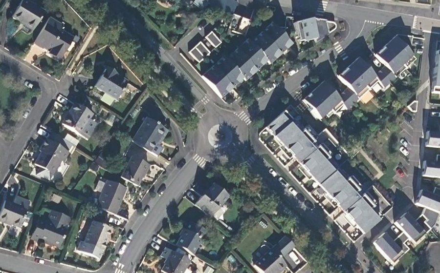 Vue aérienne du Rond-point anonyme n°25051150