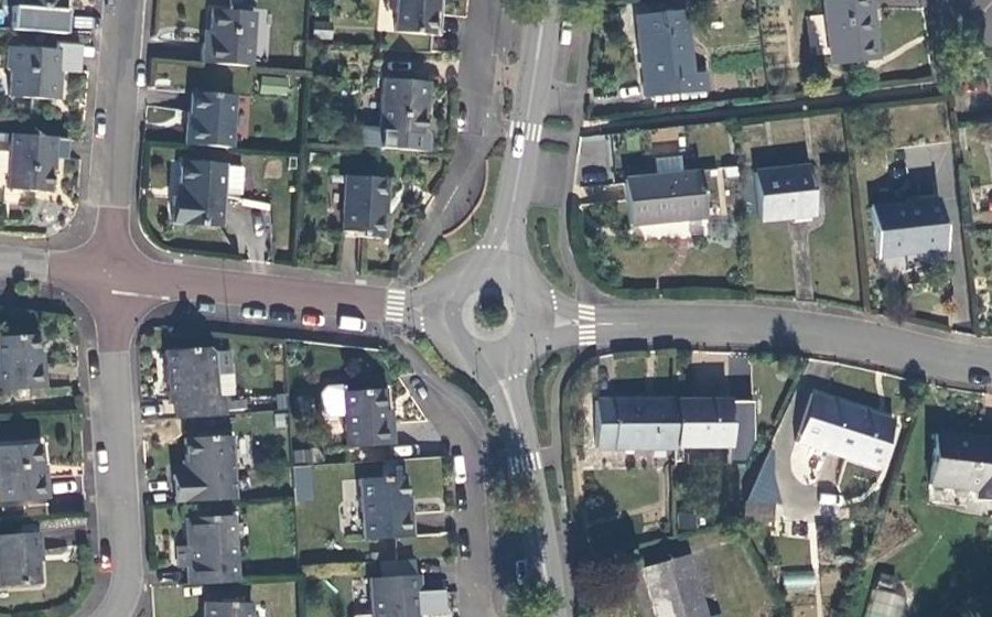 Vue aérienne du Rond-point anonyme n°25051168