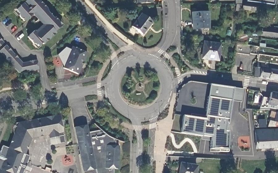 Vue aérienne du Rond-point anonyme n°25051195