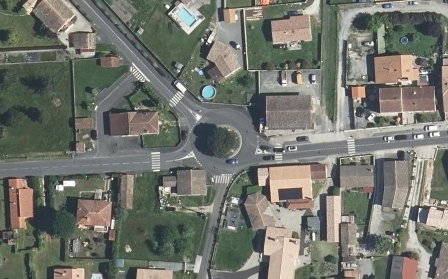 Vue aérienne du Rond-point anonyme n°25056102